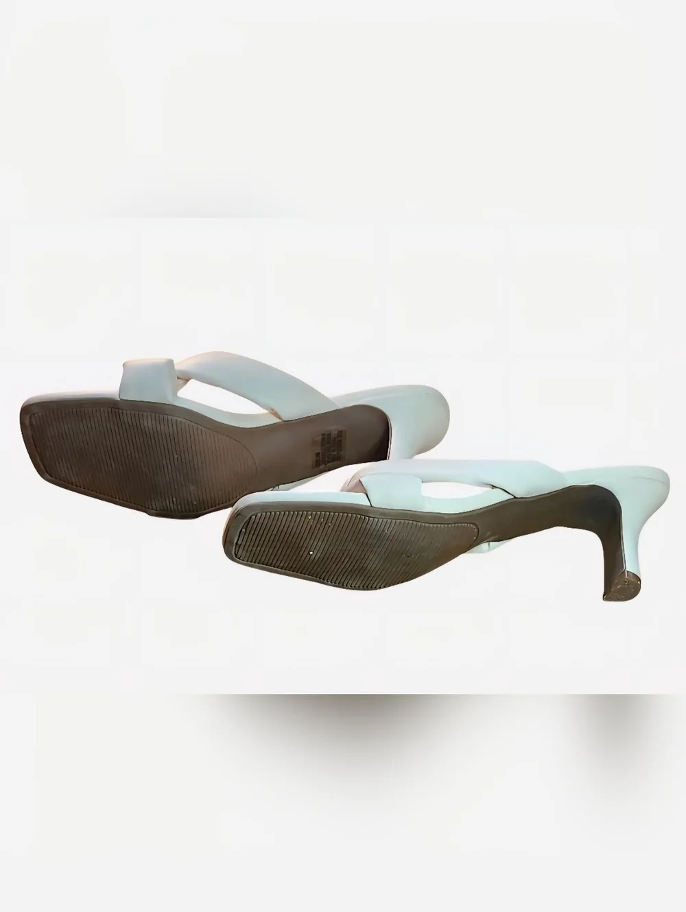 London Fog Cream Knotted Toe-Post Sandal, Sz 9. - Picture 6 of 6